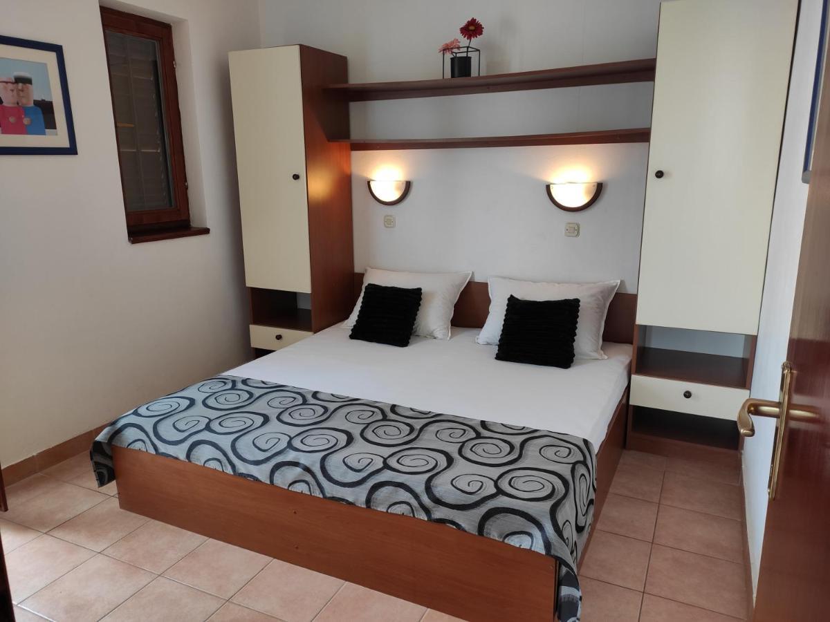 Apartments With A Parking Space Novalja, Pag - 6552 Екстериор снимка